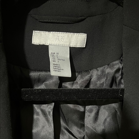 H&M Classic Black Blazer - Picture 4 of 9
